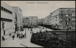 Borssenburgerplein, naar oostelijke richting. Links het schoolgebouw.
              <br/>
              Beeldbank gemeentearchief Amsterdam, 1938